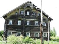 Видимо еще один барский дом.