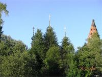 Церковь Леонтия, епископа Ростовского(справа)..Церковь Михаила Архангела(слева)