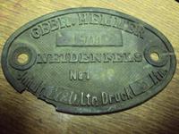 табличка с именем производителя