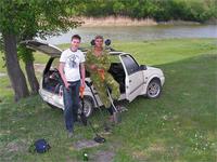 Был гость, выезжал с нами на коп, практически ни чего не нашол, не угодал с катушкой, но в целом остался вроде доволен и забыл в машине найденый оселок, ну будит повод приехать ещё раз, темболее породница с казачками решил, к тёще уж точно приедит.
