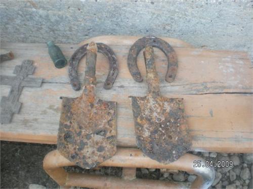 Братья близнецы и крестик.