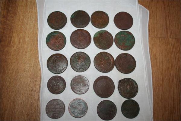 Пятачки да трёшки. Все в одной ямке.