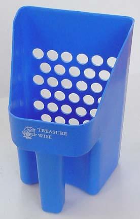 TREASURE WISE BLUE PLASTIC SAND SCOOP 