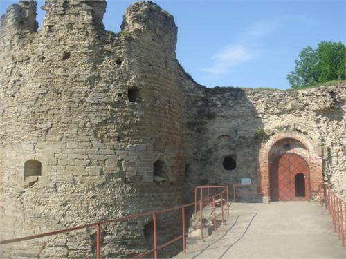 Главный вход в Копорскую крепость