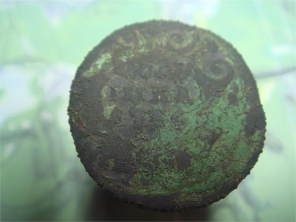 Очень уставшая полушка 1734 - перечекан с крестовой копейки, чуток просматриваются