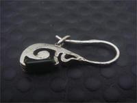 Серебрянная серга с камнем 