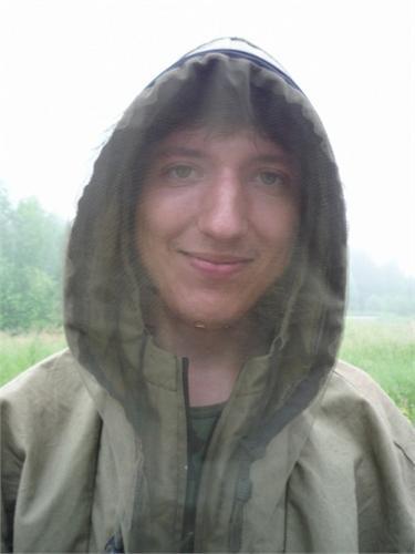 Москитная сетка - очень актуальная защита :)