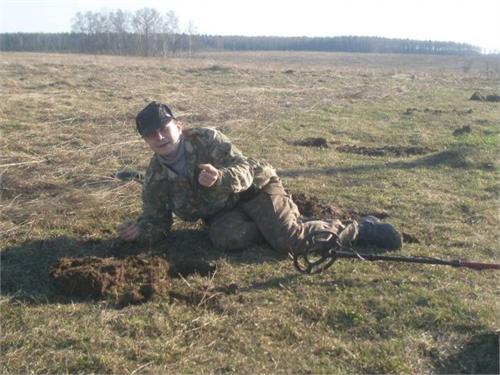 Костян (бывалый копатель), нашёл монетку.