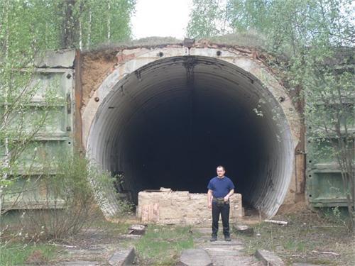 Брошенная ракетная шахта, в брошенной же ракетной части. Леса Переславль-Залесского р-на, Ярославской обл.