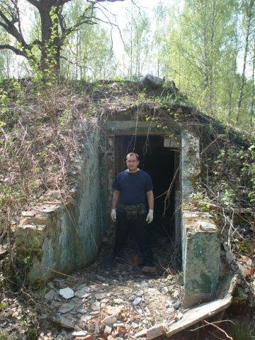 Костян обнаружил штабное бомбоубежище.