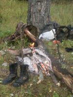 Попытка просушить обувку и штаны.