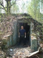 Костян обнаружил штабное бомбоубежище.