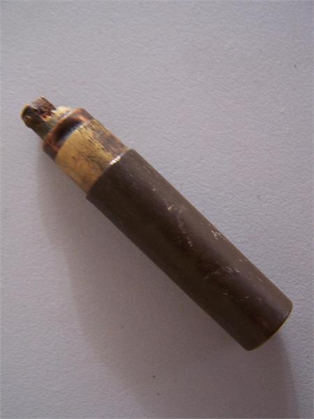 Зажигалка, фитиль и впитовающая ткань сохранилсиь, но дно я отпилил по ошибки...