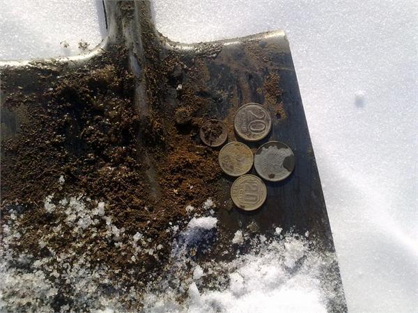 18 марта 2012 г. Открытие сезона - Улан-Удэ (повсюду снег - капаем  при помощи лома)