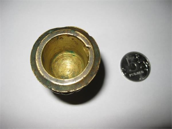 Внутри остатки зеленого воска