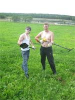 С братом (я справа) Каринское поле 