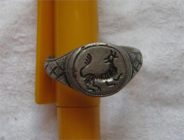 Лютый зверь? - перстенек