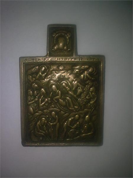 Бронзовая иконка. Найдена случайно при копании земли. размер 3,5х3 см.