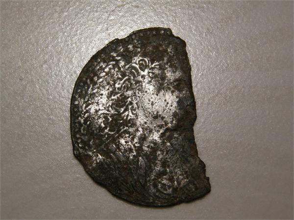 Неопознаный выкопаный объект (наличие лица в профиль)