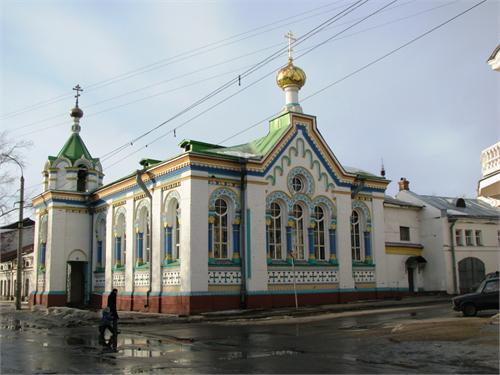 Рожд.церковь( Во времена СССР здесь размещались казармы погранотряда)