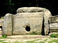 История Геленджикского района богата событиями и уводит нас в далекое прошлое. Однако первые поселения появились в этих местах «сравнительно недавно» — около 20 тысяч лет назад. К такому выводу в 1966 году пришел археолог В. Е. Щелинский, обнаружив в