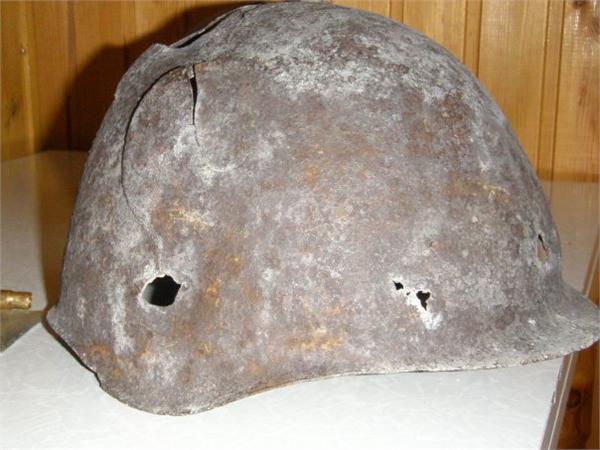 наш шлем снял с мертвяка