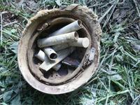 Шлем с подшлемником,гильзы от  штурмового пистолета