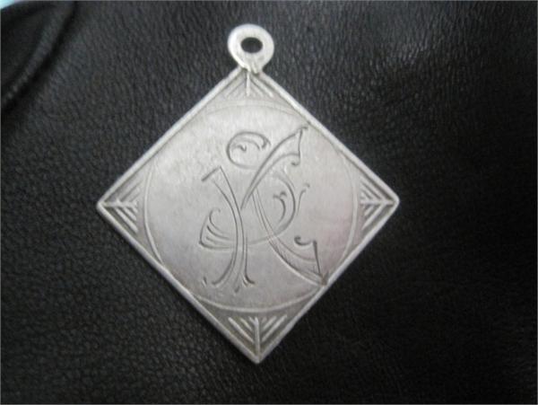 Жетон, кулон???