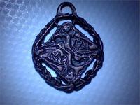 Вещица или из сувенирной лавки,или старинная,непонятно.Поднята из-под дёрна на поляне,облюбованной туристами.