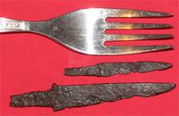 Вилка поднята в пруду, ножи в поле. Поле стирильное, без мусора, функция - геологоразведка.