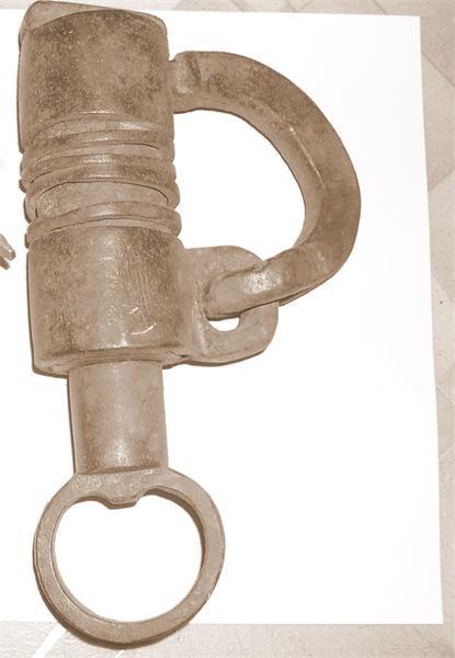 Навесной замок с ключом