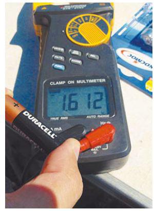 Тест батарей - чем кормить металлоискатель. Фильм на kladtv.ru