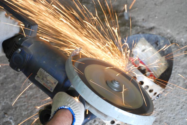 Режим, зачищаем, привариваем верх к лопате.