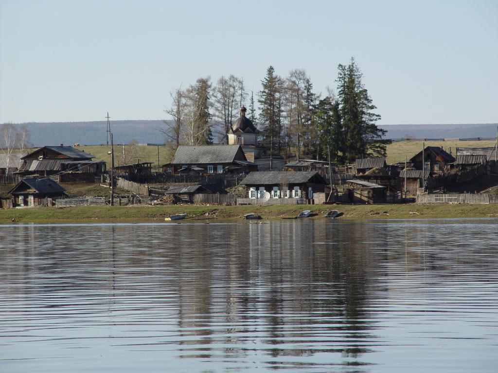 река Лена 2006 умирающий поселок  (2)