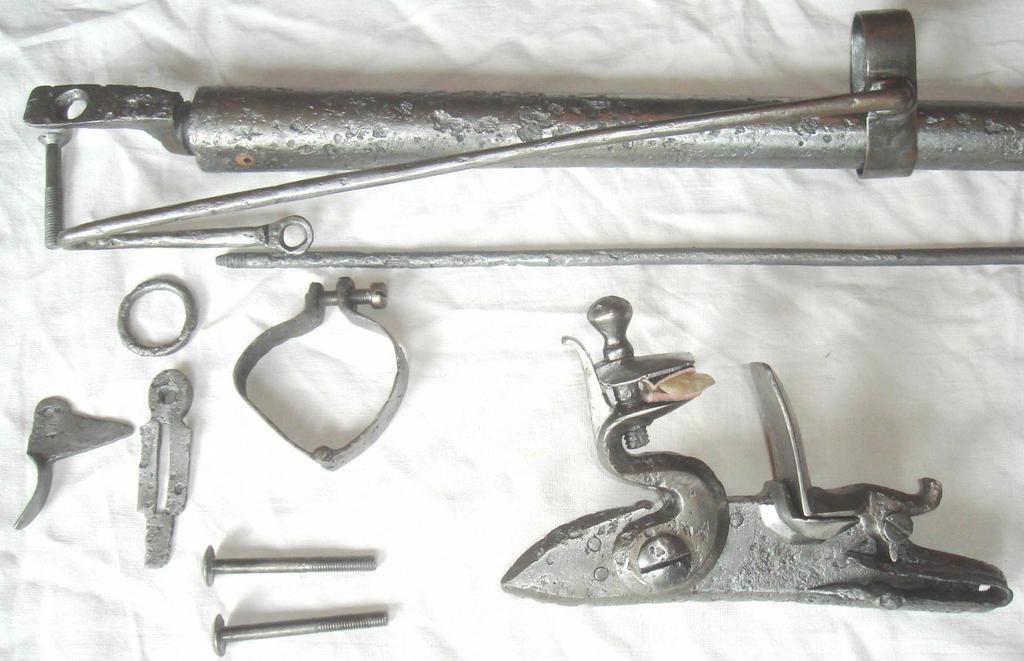 реставрация в углеродной среде ружье 1812 года после реставрации крупный план