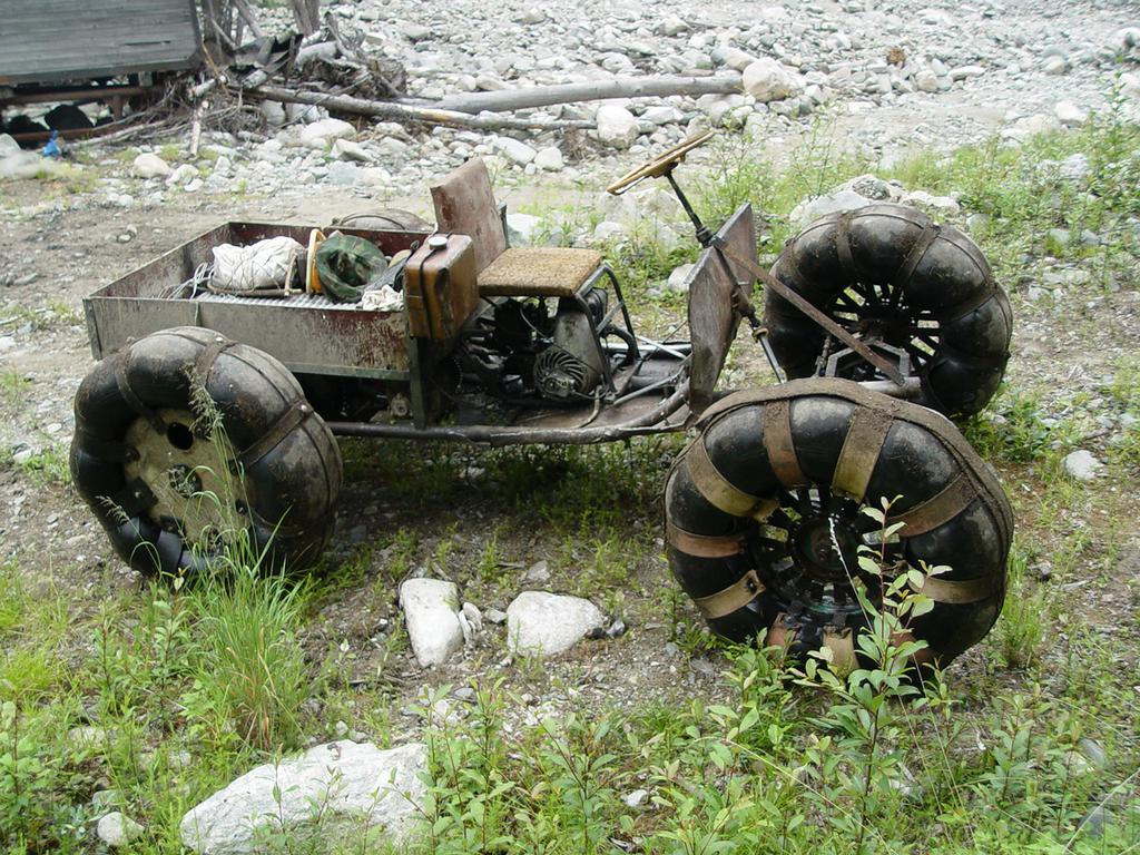 Машина для бездорожья Двигатель от мотороллера Муровей, колеса-камеры от грузовика, баранка от ГАЗ66