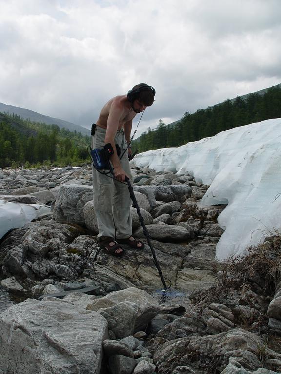 Щетки на которые я так надеялся оказались под слоем льда который не растаял даже в июле
