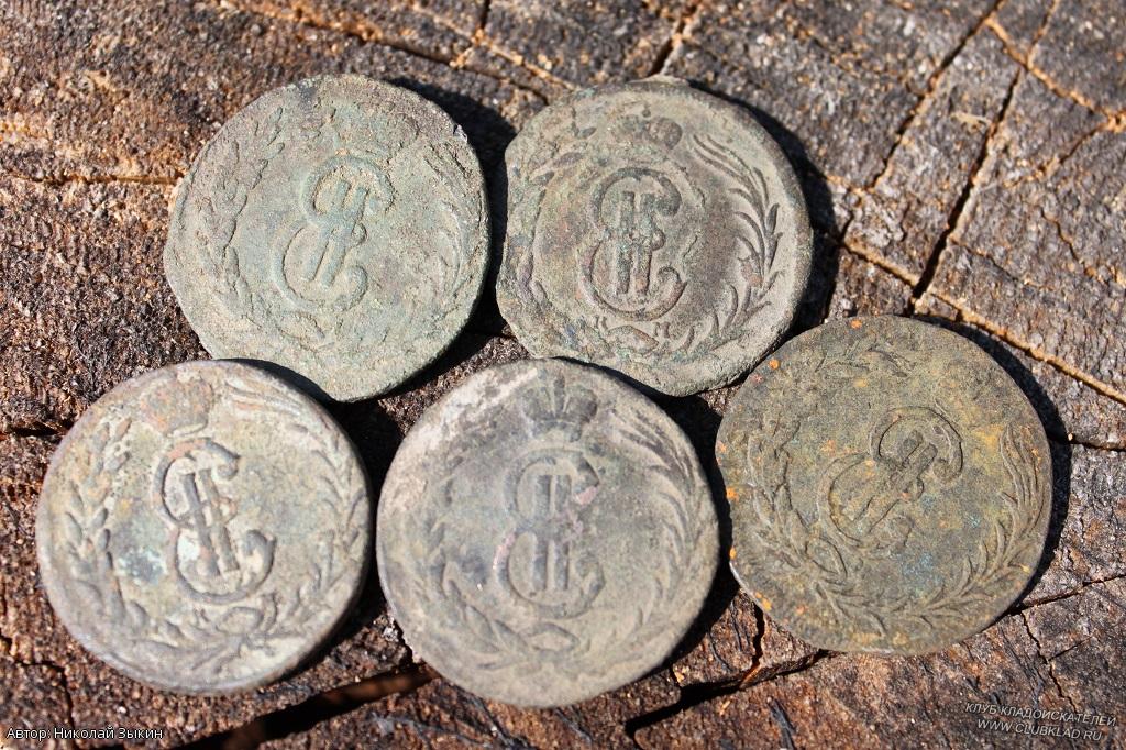 Одна из монет  2 копейки 1767 Сибирь гуртовую без букв КМ по каталогу стоит 1250$ находки кладоискателей с металлоискателями clubklad.ru