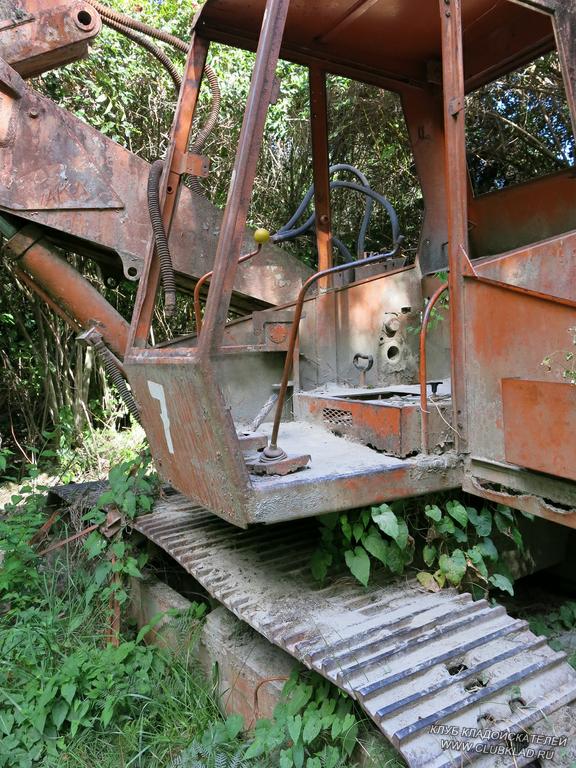 5-10 он уже откопал свое, но он ЭКСПОНАТ за который люди платят