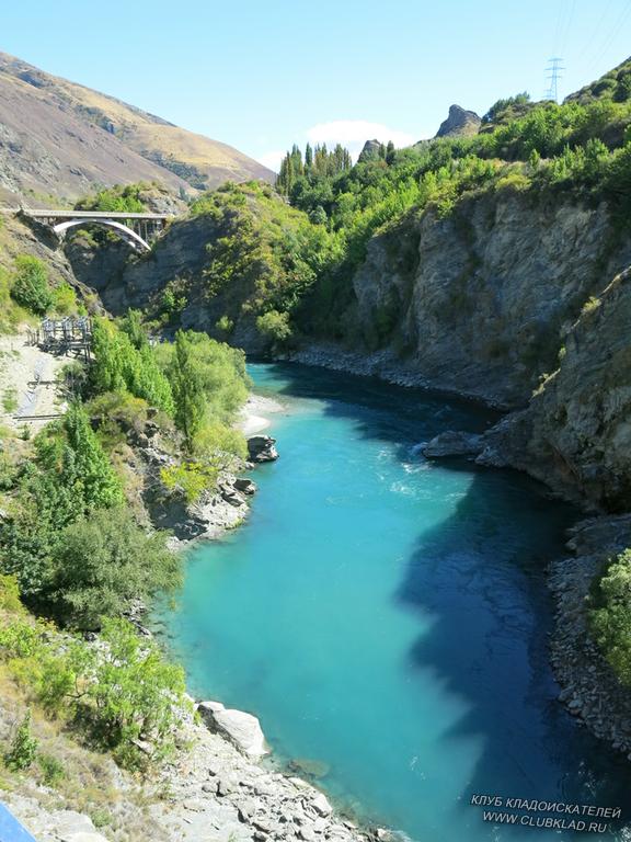 5-32 Вид на реку Cardrona с дороги Новая Зеландия март 2013 не далеко от Квинстауна