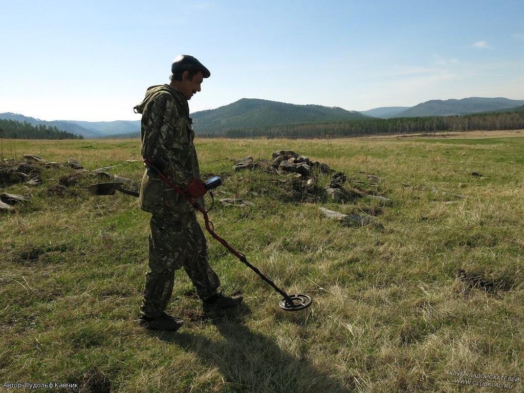 Село Удыча на предполагаемом месте часовни нашел одну створку от иконки и множество гильз Металлоискатель X-Terra 305