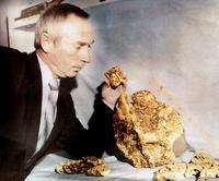 Самородок «Фортуна» 20,336 кг. и девять маленьких от 0.5 до 2,5 кг. Найдены в бункере промывогного гидровлического прибора старательской артели Артика в августе-сентябре 1992 года  