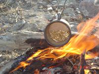 Золотые самородки найдены металлоискателем.