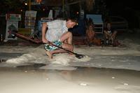 Засидевшиеся в барах отдыхающие с интересом и любопытством наблюдали за мной, не создавая мне проблем, воспитанные европейцы одним словом. Тайланд, Lipe, январь 2010 г.