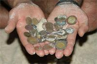 За полтора часа улов составил 138 бат + 20 малазийских сенам, одна медная подвеска, ключик и какое-то медное колечко. Тайланд, Lipe, январь 2010 г.