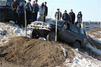ДжипТриал – главное не скорость, а точность прохождение трассы, пройти в «ворота» не задев вешки. Toyota Hilux Surf. Первое место.