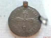 какойто медальон видно две надписи ,для женшин а остальное непонятно