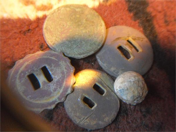 конина , 1 копейка 1757 г и предположительно пуля от мундштук