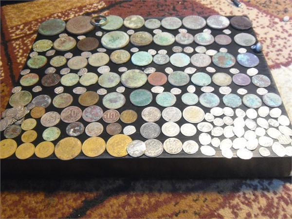 51 царская медная монета , 26 монет советов + 2 серебрянные , 104 царских серебрянных монет . Всего - 183 монеты с начала апреля до вчерашнего дня , то есть до середины октября =)