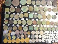 51 царская медная монета , 26 монет советов + 2 серебрянные , 104 царских серебрянных монет . Всего - 183 монеты с начала апреля до вчерашнего дня , то есть до середины октября =)